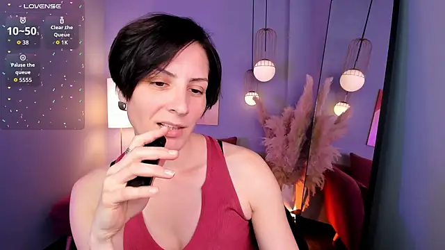 LorenDaze online show from July 8, 2026, 2:10 pm