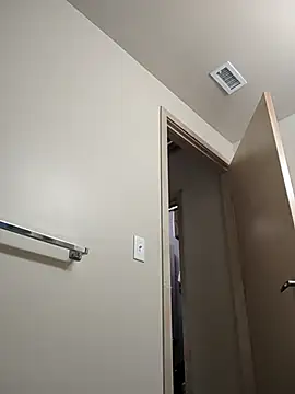 eatmeplease44 online show from March 2, 2025, 9:31 am