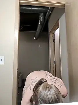 eatmeplease44 online show from March 5, 2025, 11:17 am