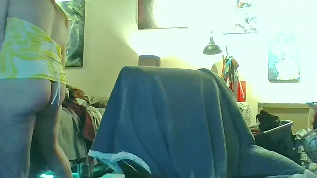 eatmeplease44 online show from November 5, 2025, 8:20 pm