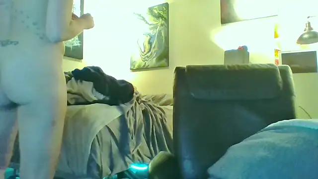 eatmeplease44 online show from November 12, 2025, 12:27 pm