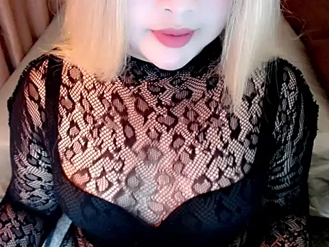 lovelygirlxxx online show from May 1, 2026, 5:50 pm