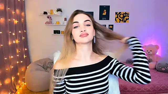 Snapshot of aPieceOfJoy chatting on December 16, 2024, 9:20 pm aPieceOfJoy online show from December 16, 2024, 9:20 pm