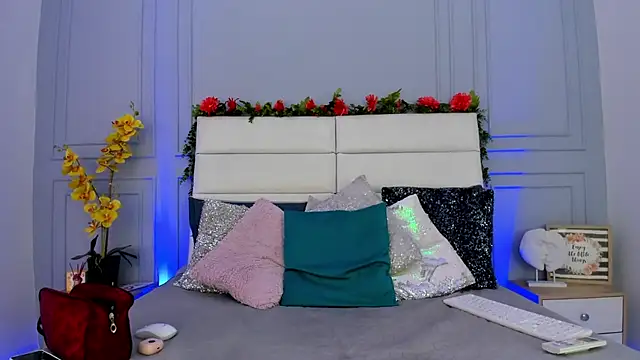 Karlagonzales  online show from March 17, 2025, 7:04 pm