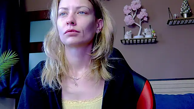 karo123421 online show from December 15, 2025, 6:50 am