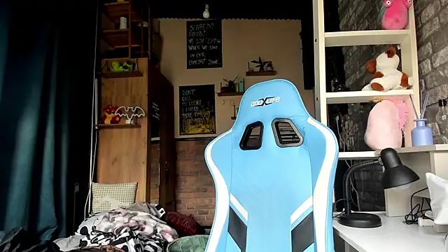 karo123421 online show from March 18, 2026, 3:04 pm