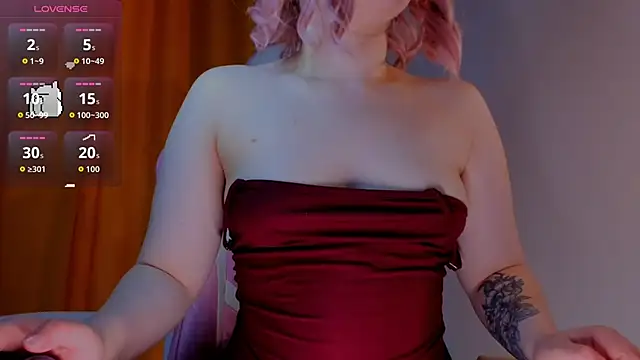 SueNiceeeee online show from April 14, 2026, 4:13 pm