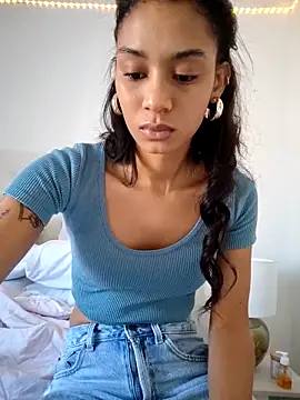 Snapshot of Leaberry chatting on September 10, 2025, 1:55 pm Leaberry online show from September 10, 2025, 1:55 pm