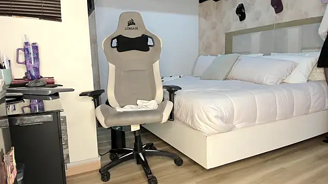 stefializon online show from November 28, 2025, 2:58 am