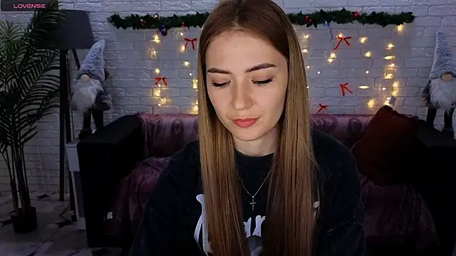 Snapshot of Adelyna_Bird chatting on December 21, 2024, 11:44 am Adelyna Bird online show from December 21, 2024, 11:44 am