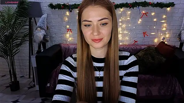 Snapshot of Adelyna_Bird chatting on December 22, 2024, 10:28 am Adelyna Bird online show from December 22, 2024, 10:28 am