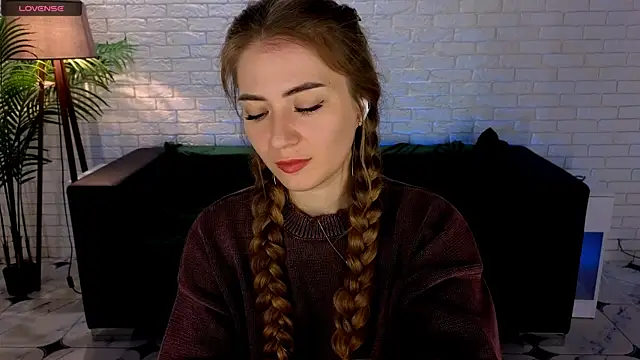 Snapshot of Adelyna_Bird chatting on March 17, 2025, 7:35 am Adelyna Bird online show from March 17, 2025, 7:35 am