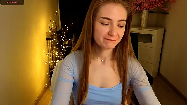 Snapshot of Adelyna_Bird chatting on May 18, 2026, 7:03 am Adelyna Bird online show from May 18, 2026, 7:03 am