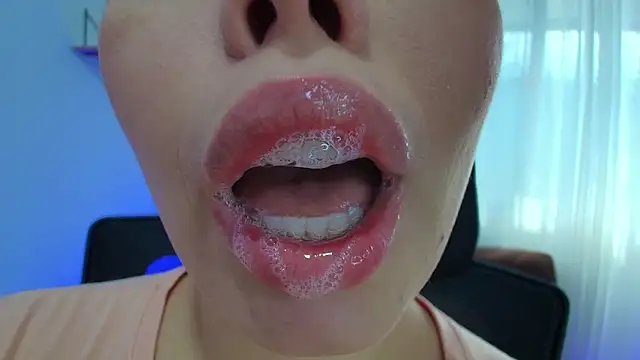 lisbet21x online show from February 8, 2025, 2:05 pm