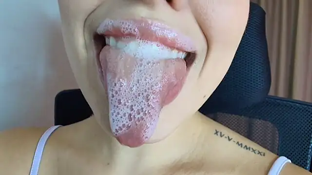 lisbet21x online show from April 8, 2026, 9:59 pm