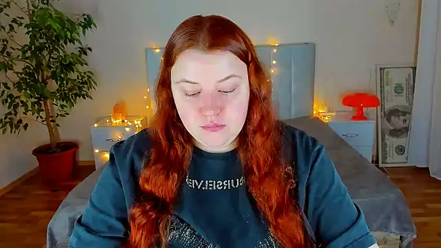 PolinaSalvatore online show from February 9, 2026, 5:06 pm