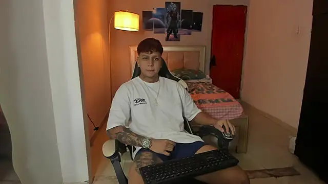 Snapshot of Jake_simons chatting on December 28, 2024, 10:36 am Jake simons online show from December 28, 2024, 10:36 am