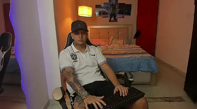 Snapshot of Jake_simons chatting on January 11, 2025, 1:37 am Jake simons online show from January 11, 2025, 1:37 am