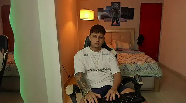 Snapshot of Jake_simons chatting on January 15, 2025, 3:11 am Jake simons online show from January 15, 2025, 3:11 am