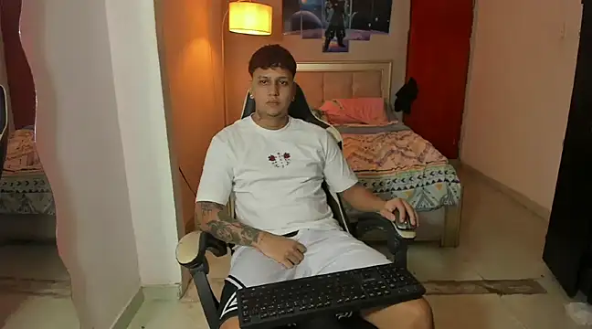 Snapshot of Jake_simons chatting on January 16, 2025, 2:30 am Jake simons online show from January 16, 2025, 2:30 am