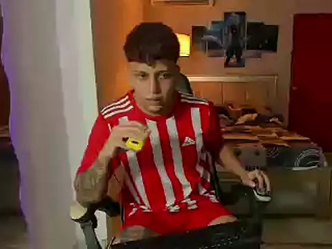 Snapshot of Jake_simons chatting on February 21, 2025, 4:29 am Jake simons online show from February 21, 2025, 4:29 am