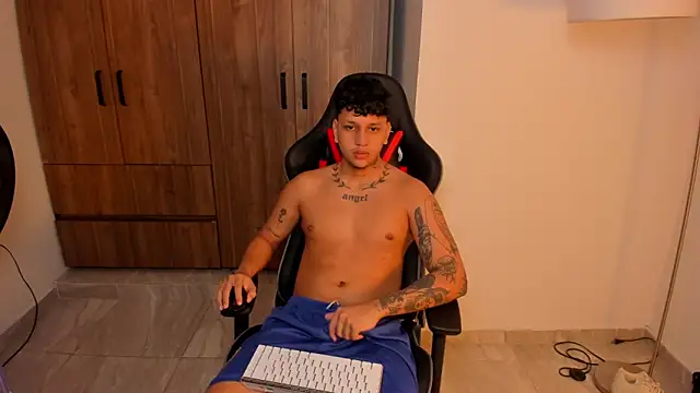 Snapshot of Jake_simons chatting on September 27, 2025, 1:54 am Jake simons online show from September 27, 2025, 1:54 am