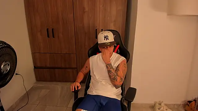 Snapshot of Jake_simons chatting on January 10, 2026, 11:12 am Jake simons online show from January 10, 2026, 11:12 am