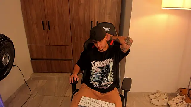 Snapshot of Jake_simons chatting on January 14, 2026, 9:59 am Jake simons online show from January 14, 2026, 9:59 am