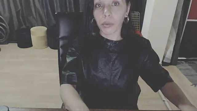 GoldenSasha online show from November 23, 2025, 1:49 am