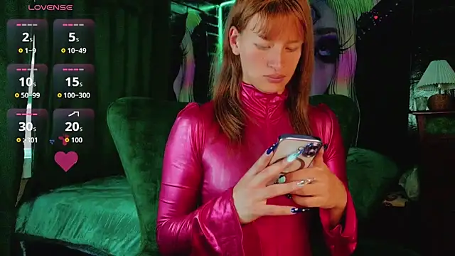 Summer XO online show from April 10, 2026, 10:25 pm