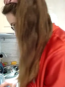 DienkaGreen online show from December 14, 2025, 1:05 pm