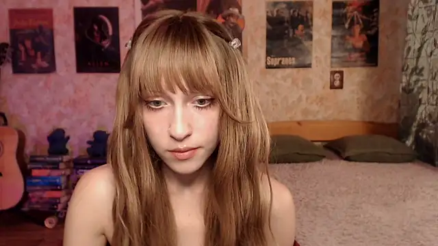 Snapshot of Friendly_Ellie chatting on July 1, 2026, 12:34 am Friendly Ellie online show from July 1, 2026, 12:34 am