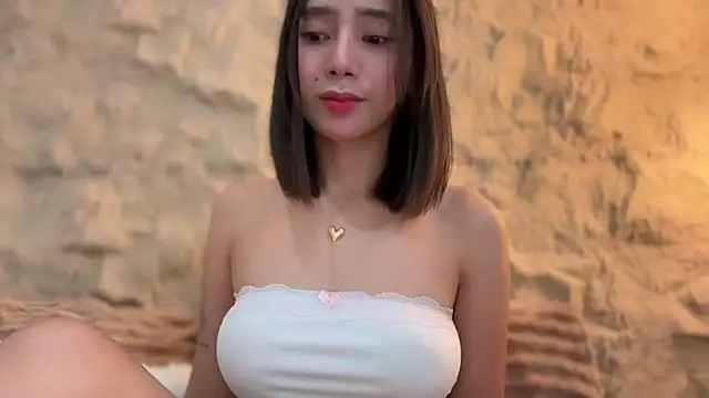 GenesisCastillano online show from March 31, 2026, 3:52 am