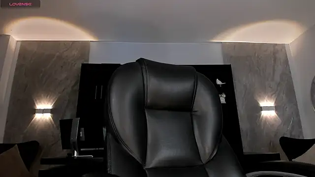 NickyLawson online show from December 17, 2025, 4:18 am