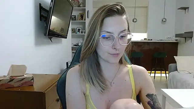 illusorycat online show from September 18, 2025, 7:38 pm