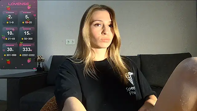 LovelyKatea online show from December 5, 2024, 2:22 pm