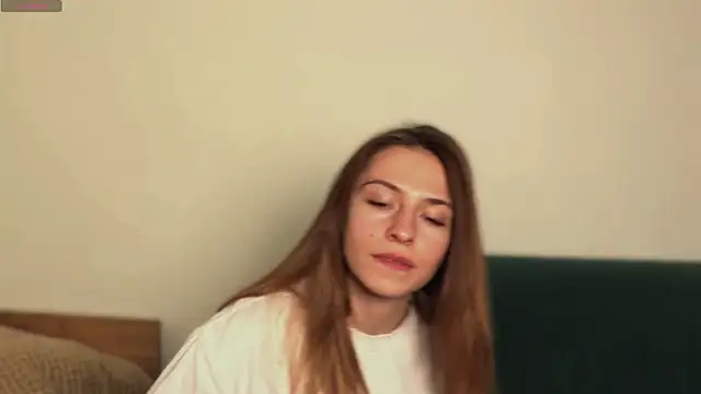 LovelyKatea online show from April 6, 2026, 1:45 pm