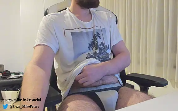 Snapshot of cozy-mike chatting on February 19, 2025, 1:40 am cozy-mike online show from February 19, 2025, 1:40 am