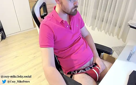 Snapshot of cozy-mike chatting on March 8, 2025, 1:39 am cozy-mike online show from March 8, 2025, 1:39 am