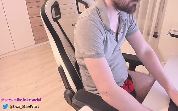 Snapshot of cozy-mike chatting on March 19, 2025, 12:04 am cozy-mike online show from March 19, 2025, 12:04 am