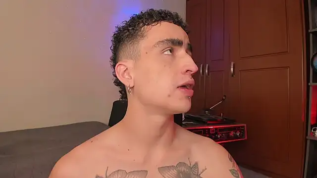 Snapshot of syd_onfire chatting on February 9, 2025, 6:01 am syd onfire online show from February 9, 2025, 6:01 am