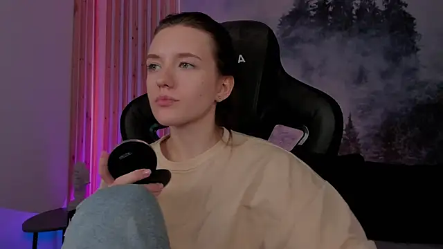 Snapshot of JennyDens chatting on December 17, 2024, 9:07 am JennyDens online show from December 17, 2024, 9:07 am