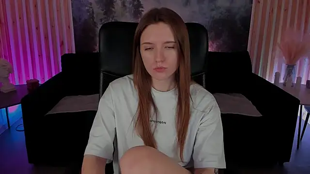 Snapshot of JennyDens chatting on February 19, 2025, 8:33 am JennyDens online show from February 19, 2025, 8:33 am