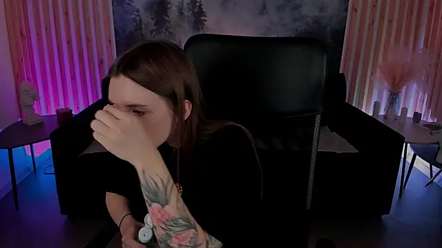 Snapshot of JennyDens chatting on February 20, 2025, 5:01 am JennyDens online show from February 20, 2025, 5:01 am