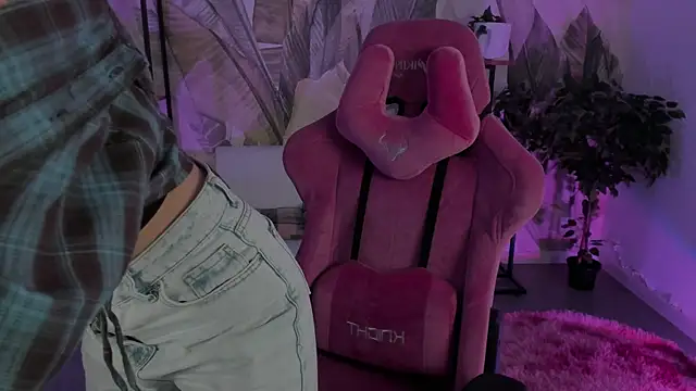 Snapshot of JennyDens chatting on September 9, 2025, 11:43 am JennyDens online show from September 9, 2025, 11:43 am