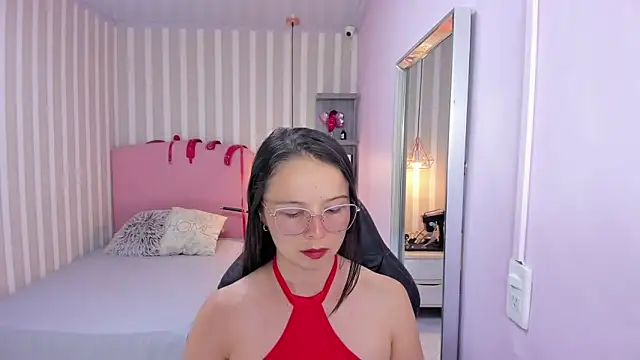 LORELAIGIVEN online show from November 5, 2025, 12:27 pm