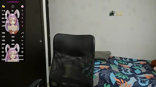 Snapshot of evelyx69x chatting on December 11, 2024, 9:45 pm evelyx69x online show from December 11, 2024, 9:45 pm