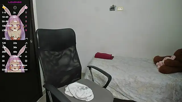 Snapshot of evelyx69x chatting on December 21, 2024, 5:36 am evelyx69x online show from December 21, 2024, 5:36 am