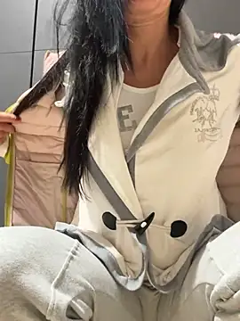 Luna-77 online show from April 5, 2026, 4:31 am