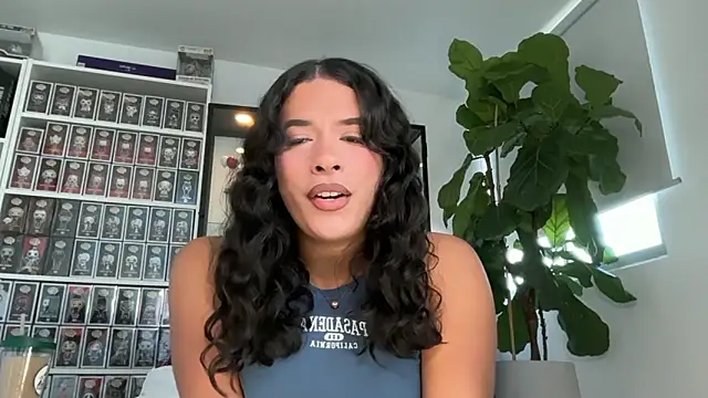 kendrasmithTS online show from June 28, 2026, 9:43 pm